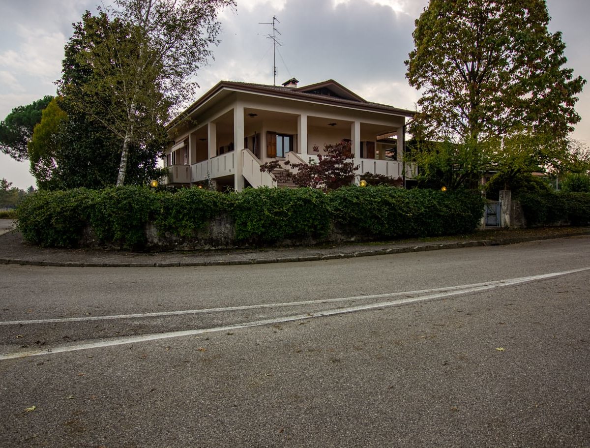 vendesi villa a sacile (1 of 8)