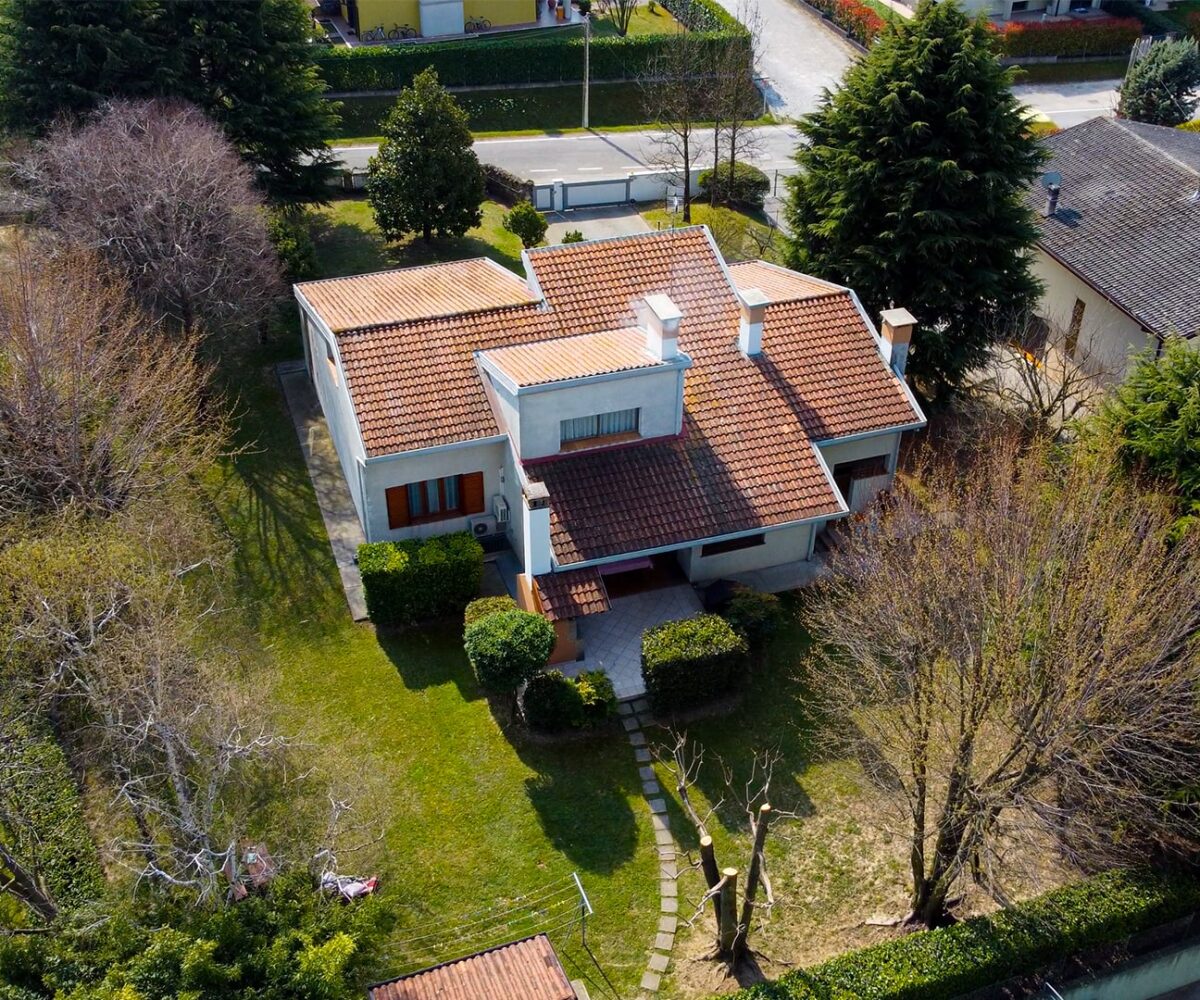 Ampia Villa con giardino a Pasiano Di Pordenone copertina